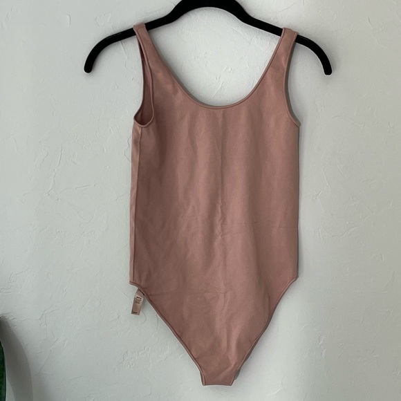 🤎NEW SKIMS ESSENTIAL SCOOP NECK BODYSUIT IN SIENNA XXS/XS - Picture 6 of 6